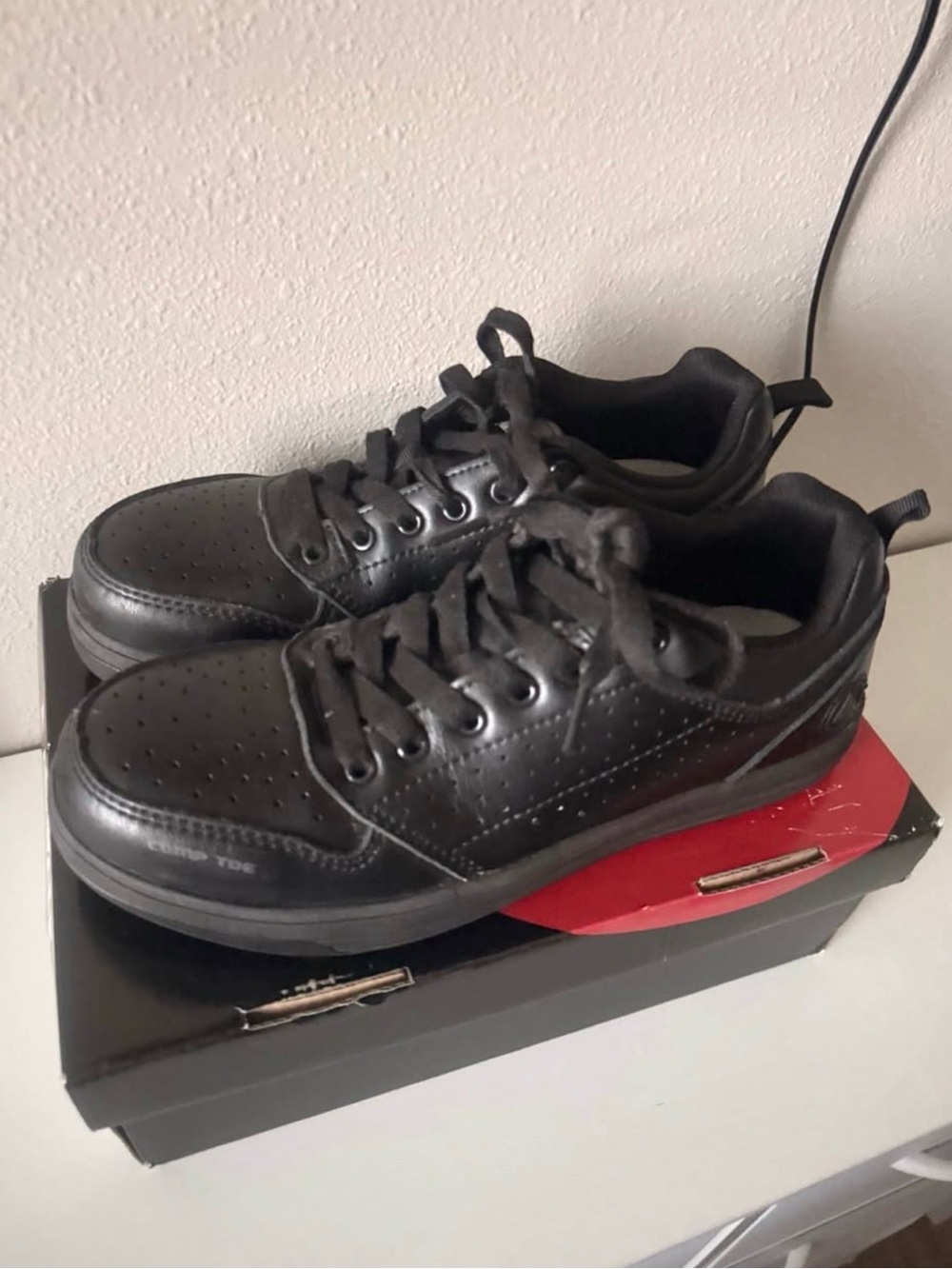 Airwalk Black Low-Top Athletic Skate Sneakers